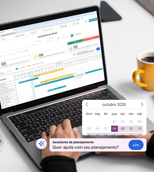 Notebook exibindo tela de controle de férias do sistema de gestão de jornada Pontotel.