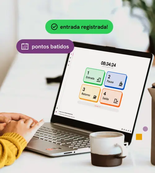 Mão segurando celular fazendo o registro de ponto com reconhecimento facial da Pontotel.