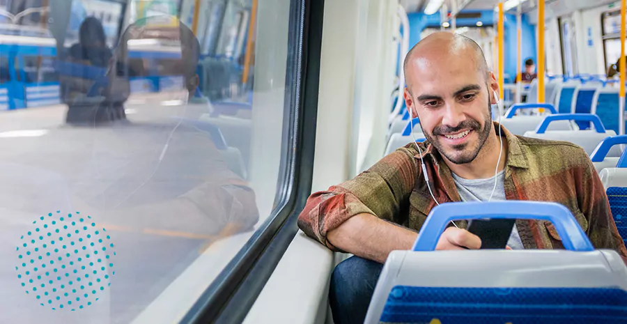 vale-transporte-quais-funcionarios-possuem-direito imagem de um homem em um ônibus, representando o vale transporte