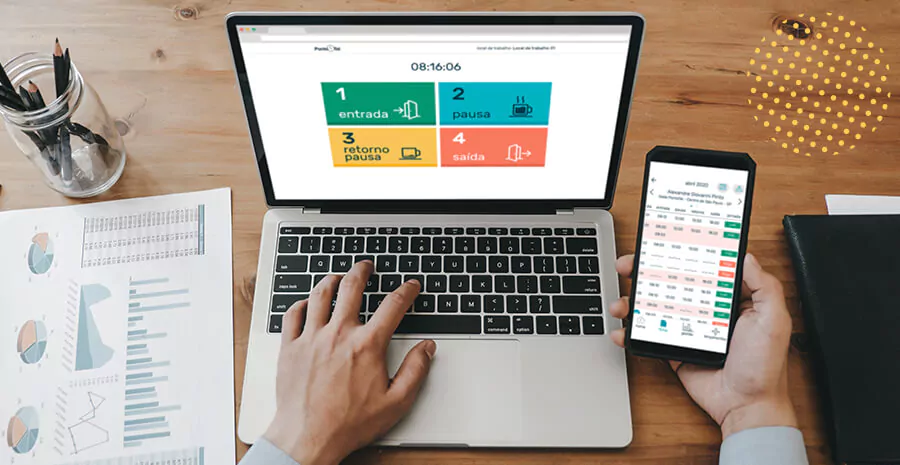 imagem do sistema da pontotel em um notebook e celular sob uma mesa mostrando como calcular horas online 