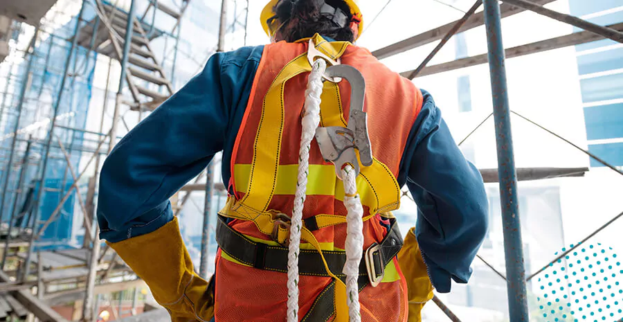 imagem de uma pessoa toda equipada para prevenção de acidentes no trabalho como manda a cipa