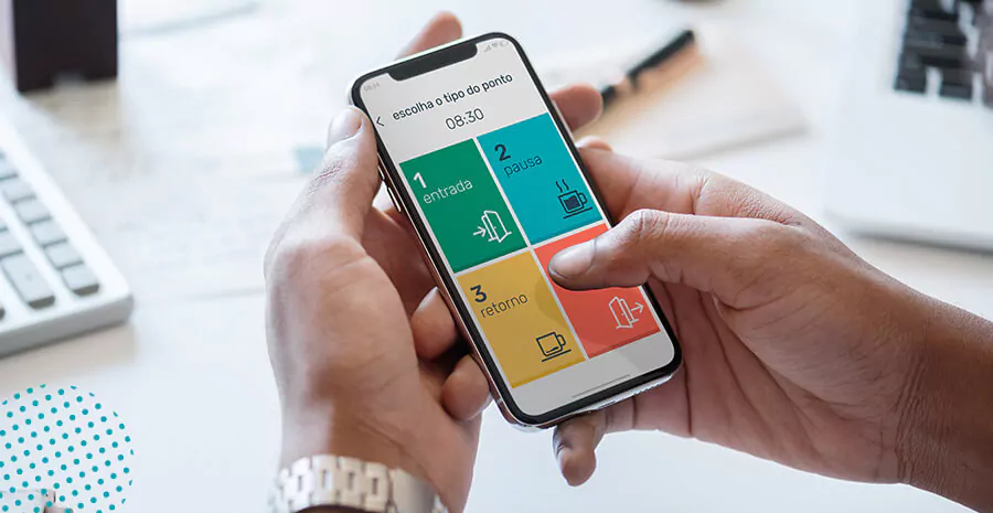 imagem de uma pessoa usando o app de ponto da pontotel