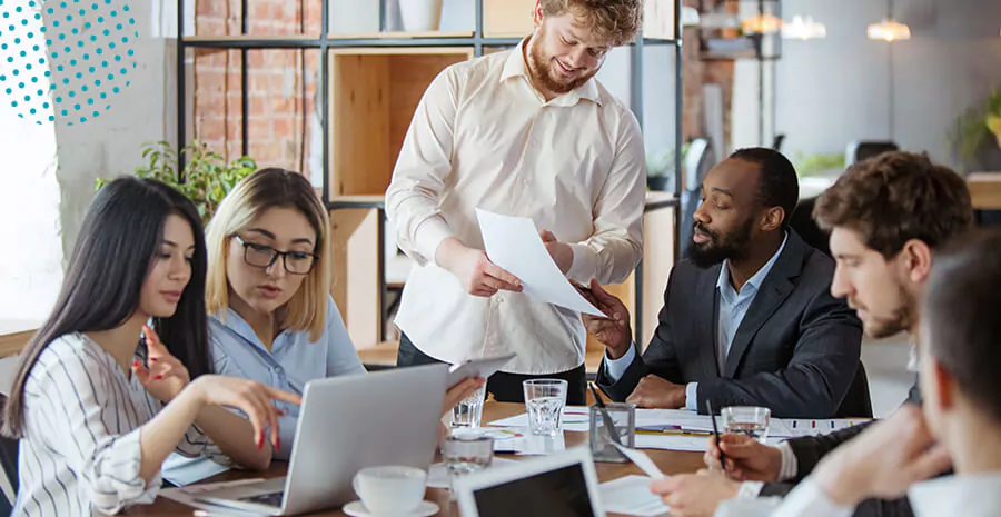 Imagem de Gestão horizontal: saiba como funciona esse modelo de gestão, características, benefícios e principais empresas de inspiração!