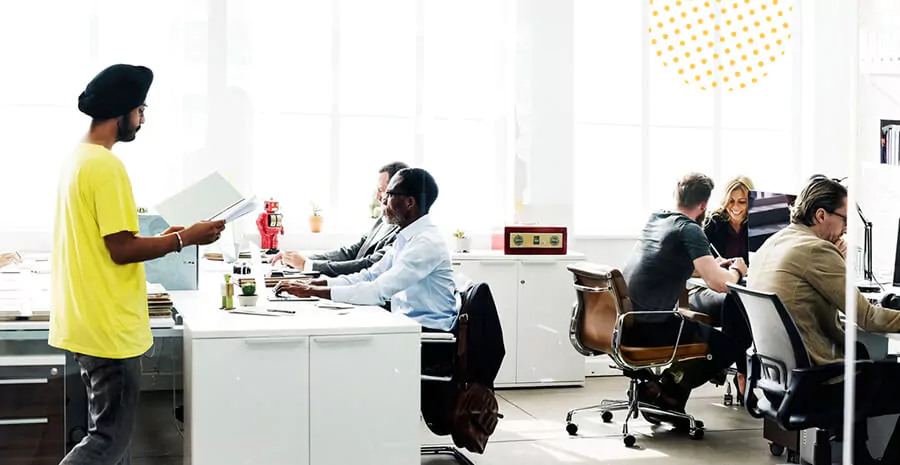 imagem de um grupo de pessoas trabalhando em um escritório