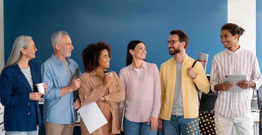 imagem de um grupo de pessoas sorrindo