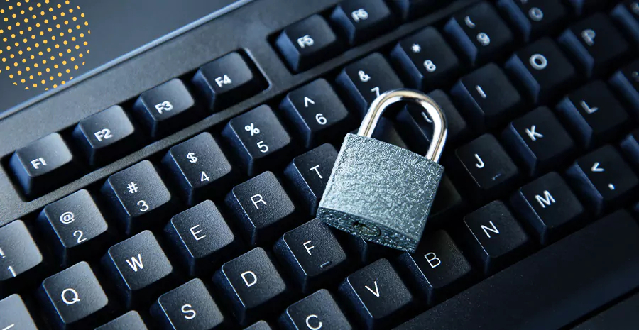 imagem de um cadeado em cima de um teclado