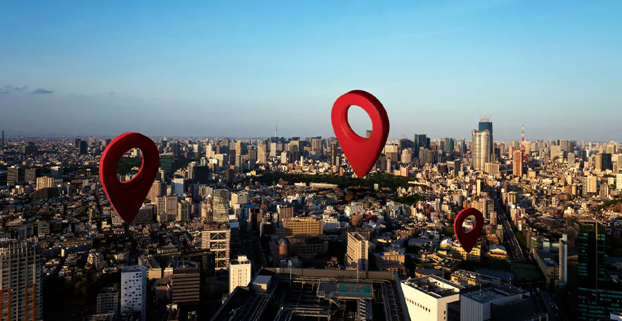 Ícones de localização em uma cidade