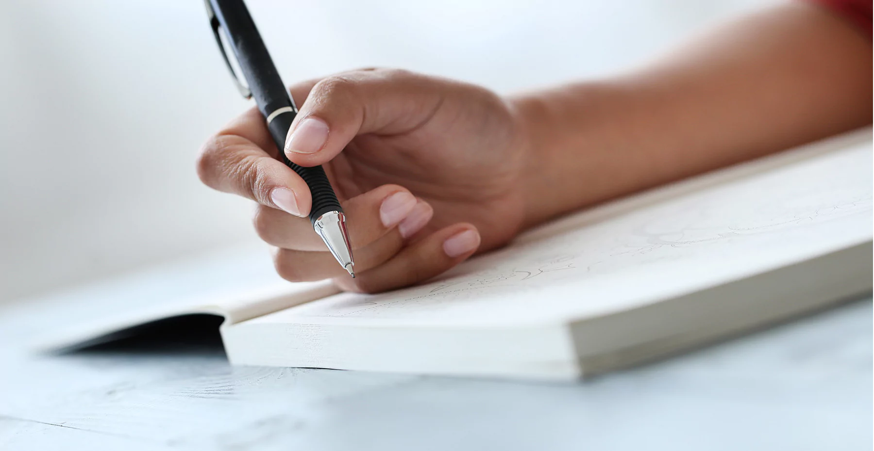 Imagem de Entenda por que NÃO usar o caderno de ponto na sua empresa e as desvantagens desse modelo!