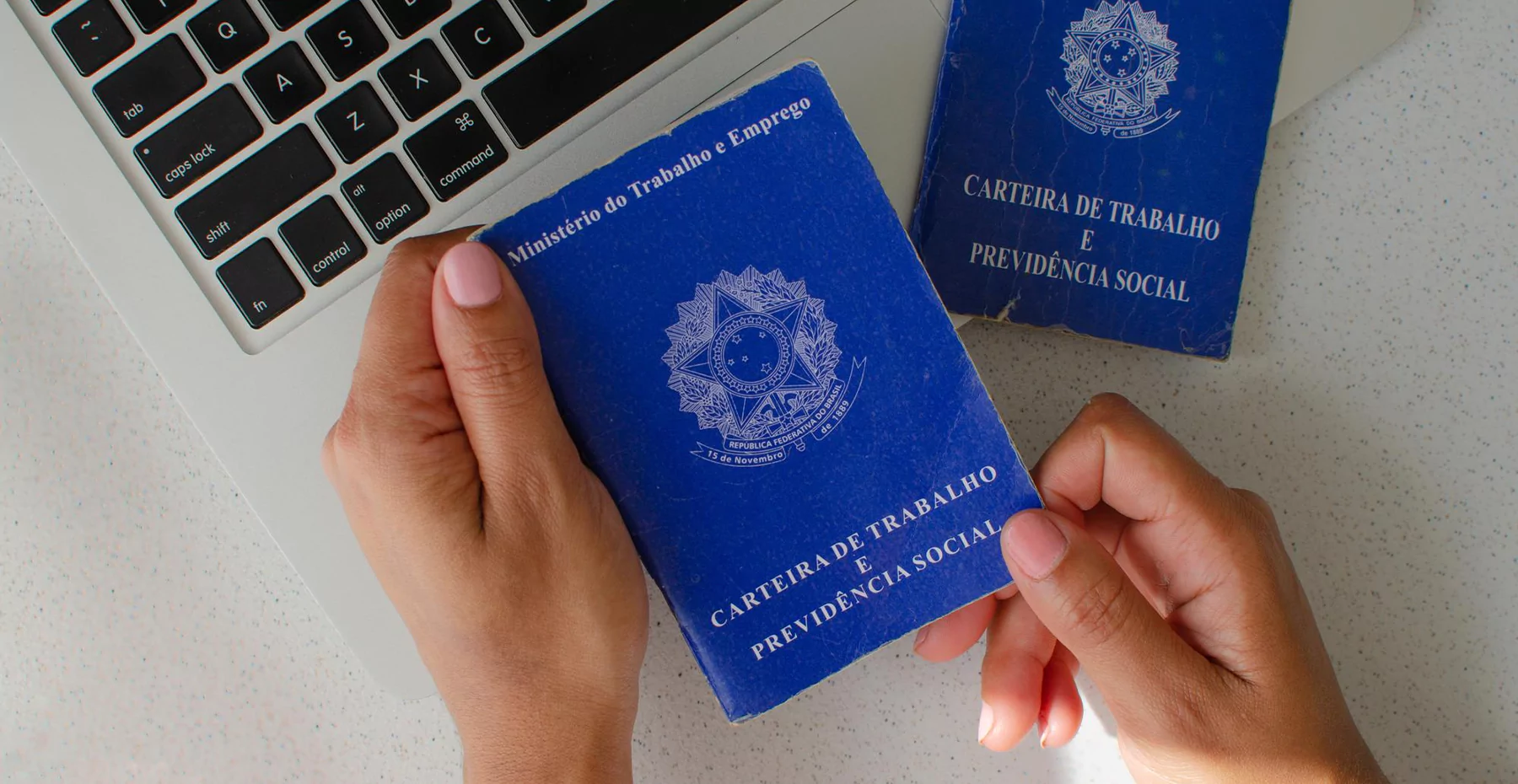 Imagem de O que suja a carteira de trabalho? Entenda o assunto e evite irregularidades