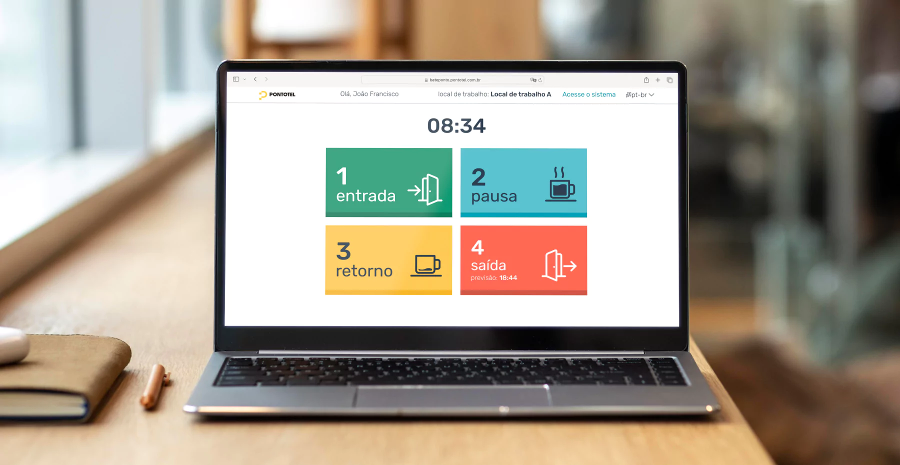 Notebook com sistema de ponto online para registro de jornada e controle automático de horas