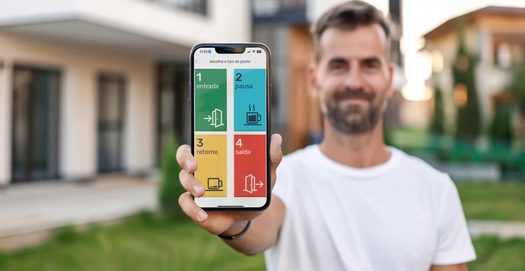 imagem de um homem com um celular com o aplicativo da pontotel aberto