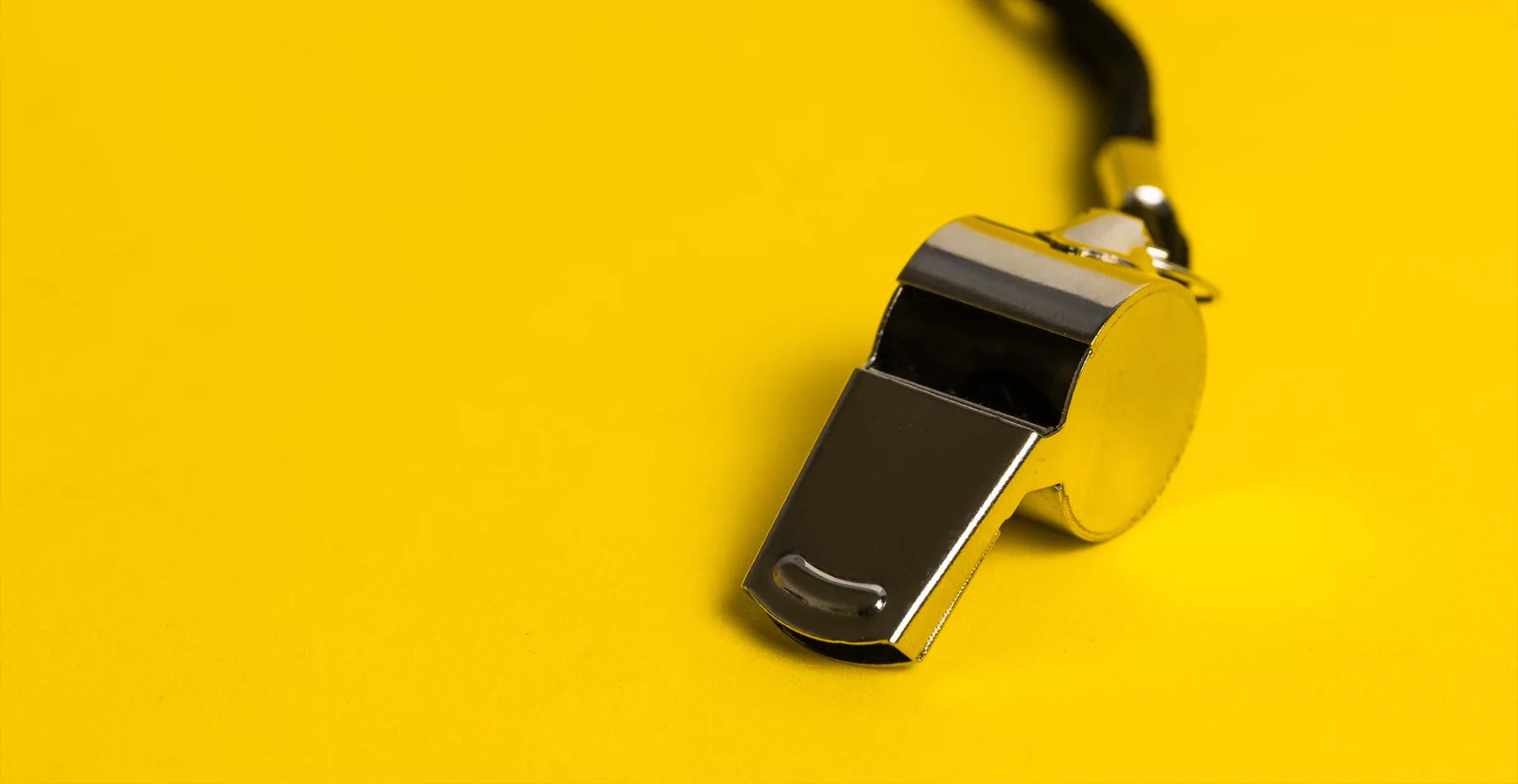 Imagem de Saiba o que é whistleblower no Brasil: legislação, importância e qual o papel do RH para a proteção da empresa