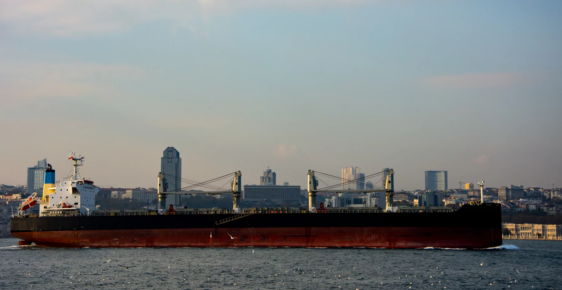 Imagem de Registro de ponto para petroleiros: Saiba como funciona a jornada de trabalho e como fazer uma gestão eficiente