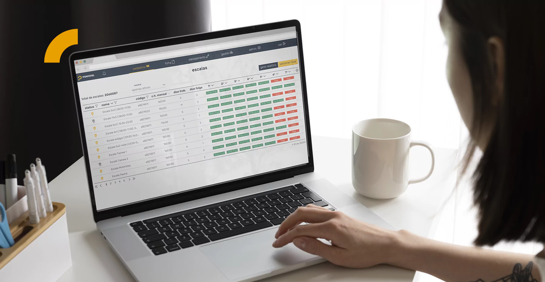 Imagem de Sua empresa ainda gerencia escalas manualmente? Descubra como automatizar e aumentar a produtividade