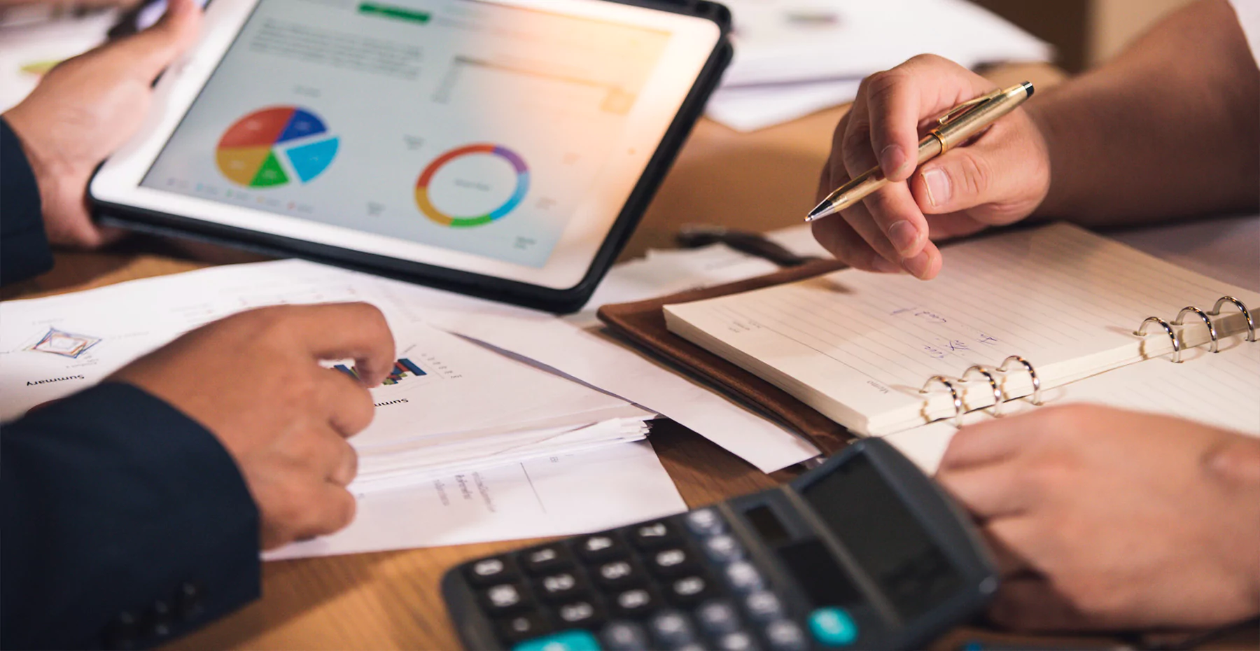 Imagem de Contabilidade no RH: entenda a relação, diferenças e como fortalecer a integração para otimizar processos e resultados
