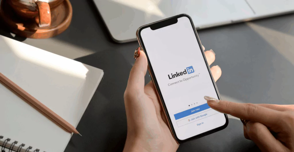 Tela de login do aplicativo, o primeiro passo para quem busca como usar o LinkedIn para impulsionar a carreira.