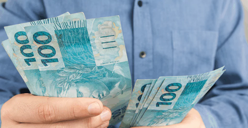 imagem de cédulas representando o desempenhou financeiro de uma empresa