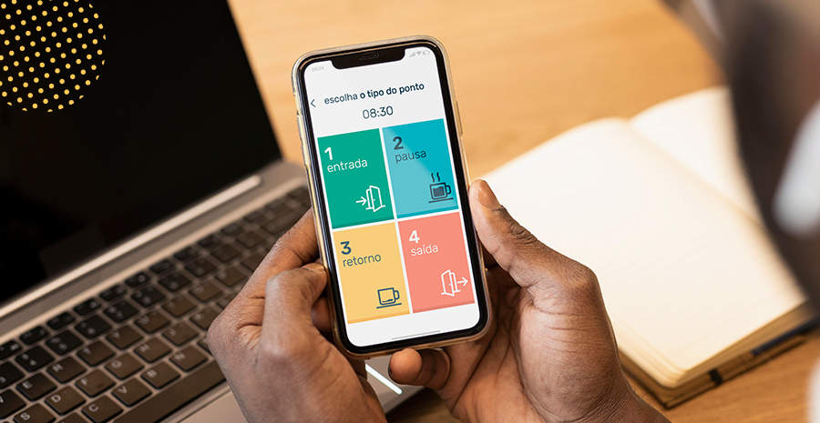 foto de um celular com o aplicativo de bater ponto do PontoTel