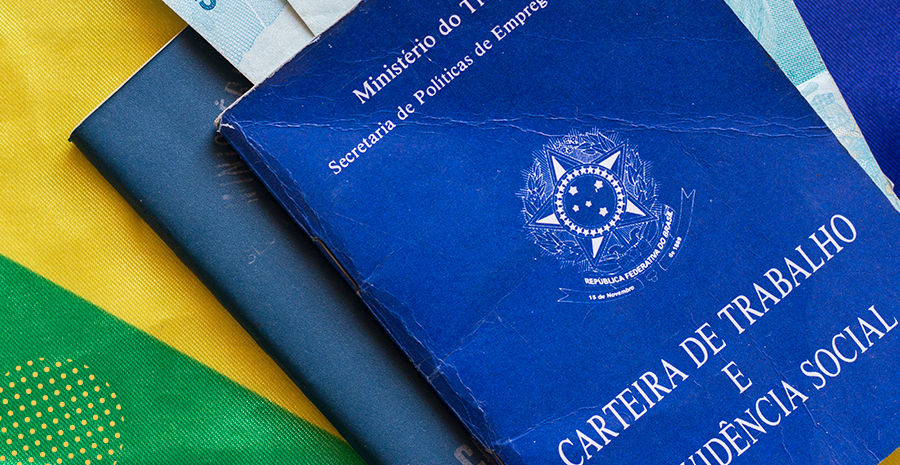 licenca-nojo-professores-e-funcionarios-publicos imagem da carteira de trabalho com um fundo nas cores da bandeira do brasil