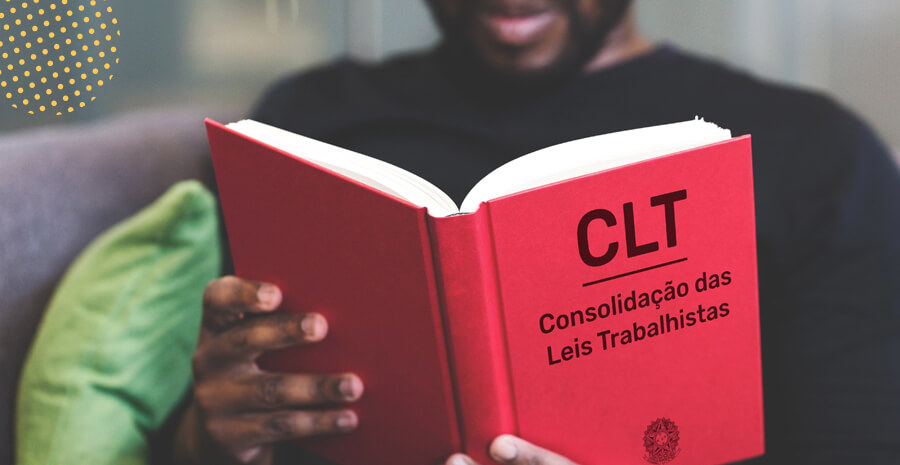 imagem d eum homem segurando a CLT aberta em seu colo
