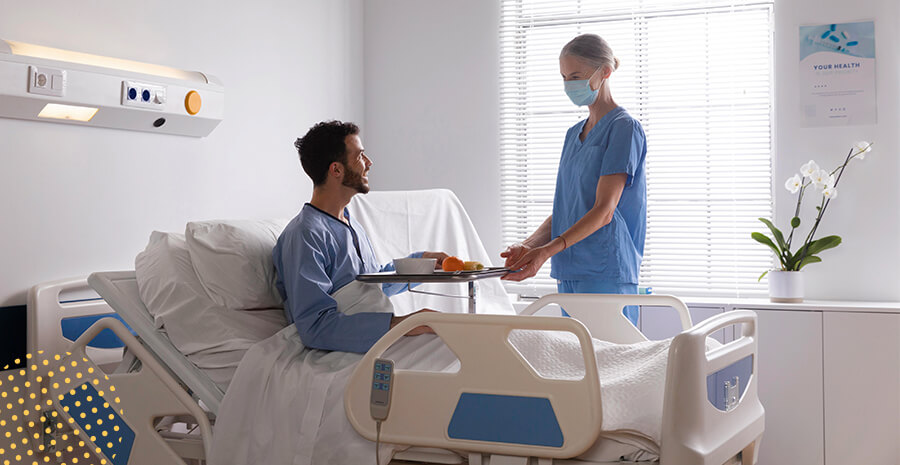 imagem de um paciente em uma cama de hospitalconversando com uma enfermeira