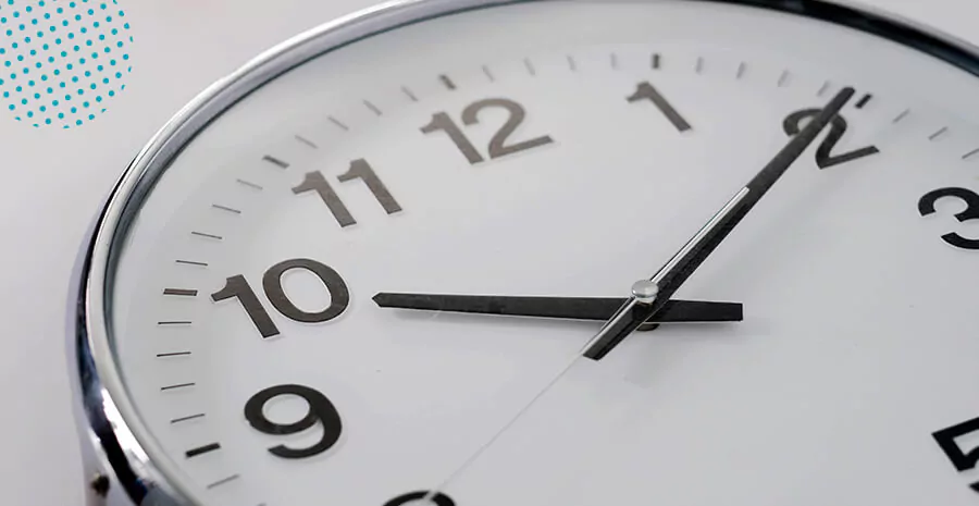 imagem de um relógio marcando dez horas e dez minutos