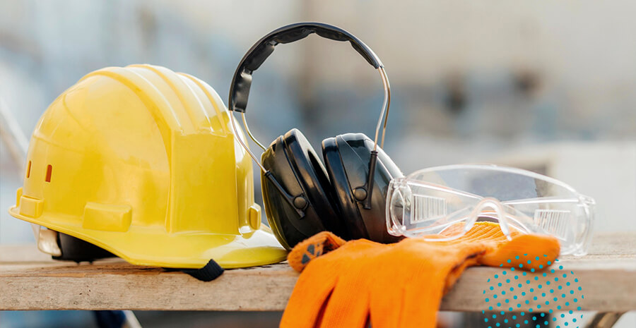 imagem de equipamentos de proteção individual de um capacete, fone para ouvido, óculos e luvas
