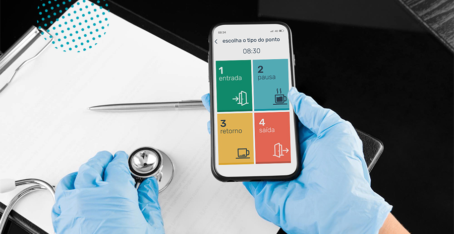 imagem de um radiologista segurando um celular e usando o aplicativo de controle de ponto da pontotel