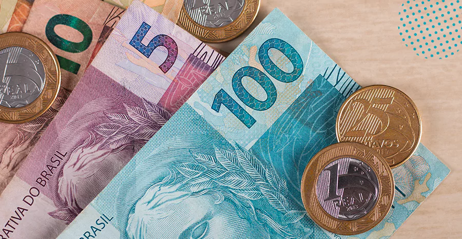 imagem de moedas de um real e de notas de cem, cinco e cinquenta reais
